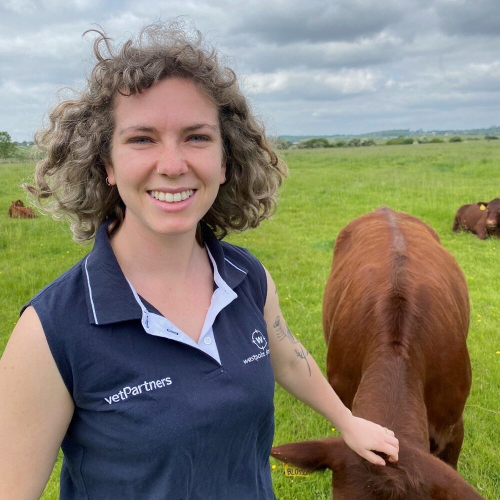 Mia turns her back on showbiz for life as a farm vet